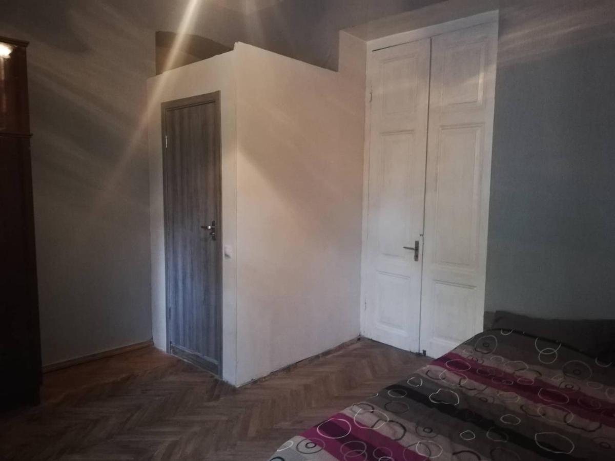 Eka'S Apartment On Marjanishvili Tbilisi Exterior photo